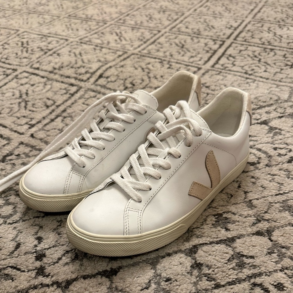 Basically new white Veja size 8